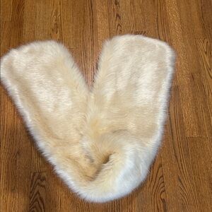 Elegant Cream Faux Fur Scarf
